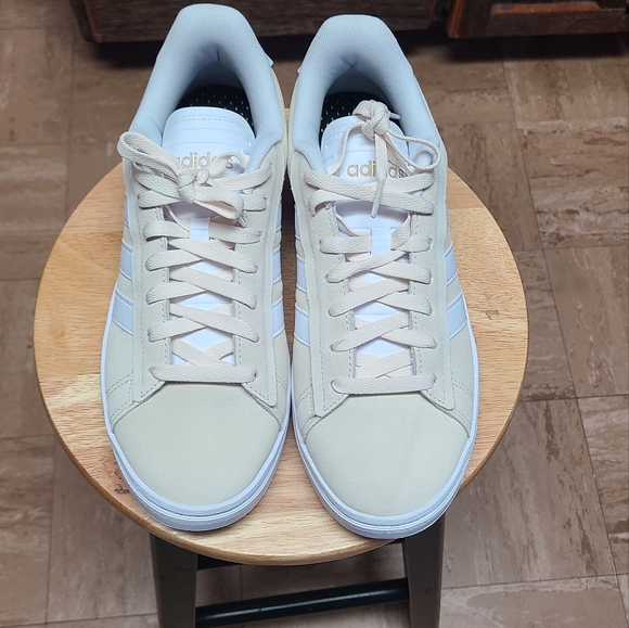 Adidas - Picture 3 of 5